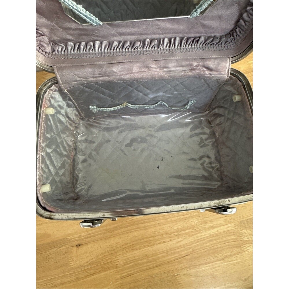 Vintage American Tourister Case With Key Blue Train Carry On Tri Taper - Picture 9 of 13